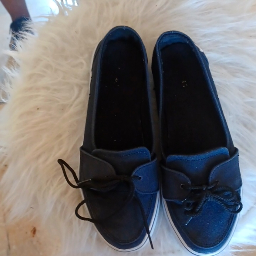 Nike flats